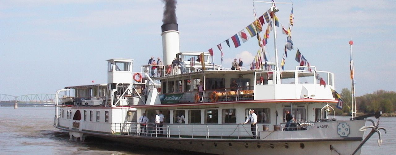 Die Schönbrunn, Baujahr 1912, einst Paradeschiff der DDSG, wurde auch von einem Donau­dampf­schifffahrts­gesellschafts­kapitän gesteuert