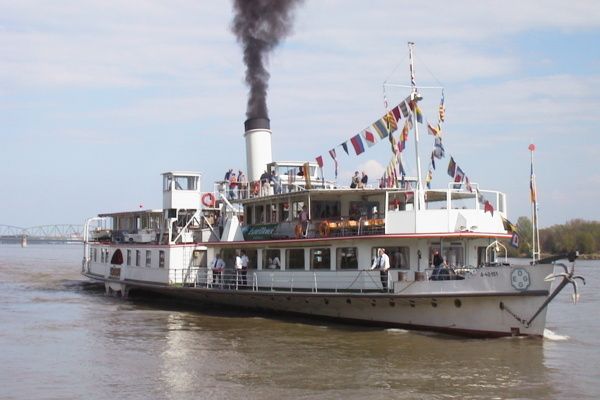 Die Schönbrunn, Baujahr 1912, einst Paradeschiff der DDSG, wurde auch von einem Donaudampfschifffahrtsgesellschaftskapitän gesteuert